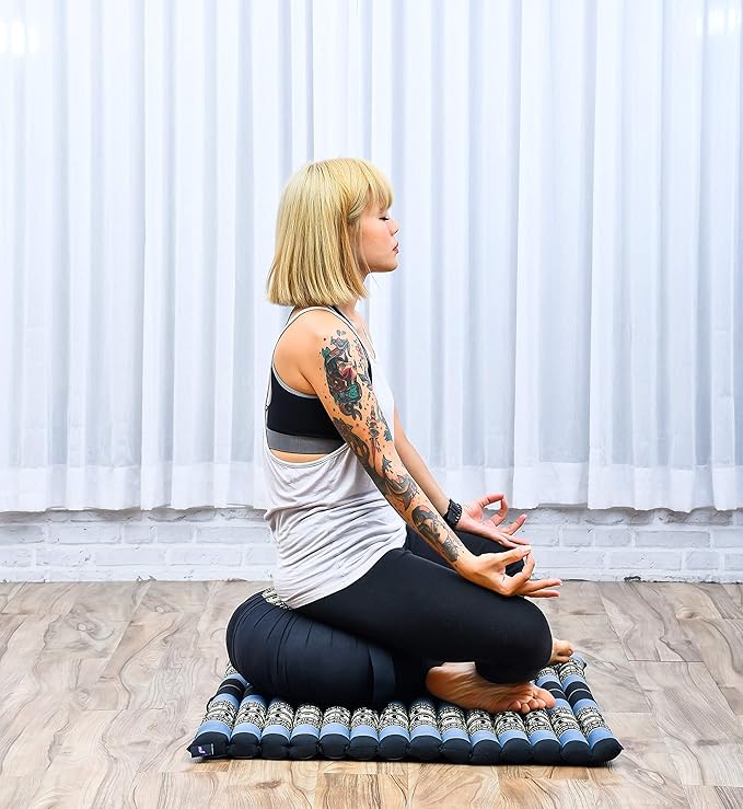 Leewadee Meditation Cushion Set – 1 Round Zafu Meditation Pillow and 1 Square Roll-Up Zabuton Meditation Mat, Pillows Bundle Filled with Kapok